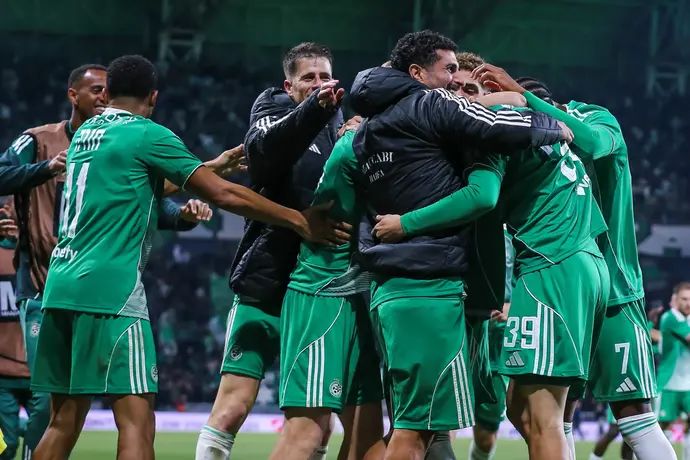 שחקני מכבי חיפה חוגגים