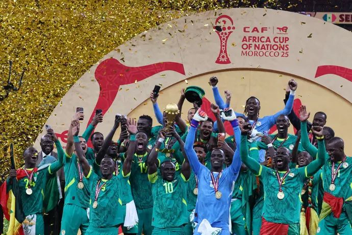 שחקני נבחרת סנגל חוגגים זכייה באליפות אפריקה