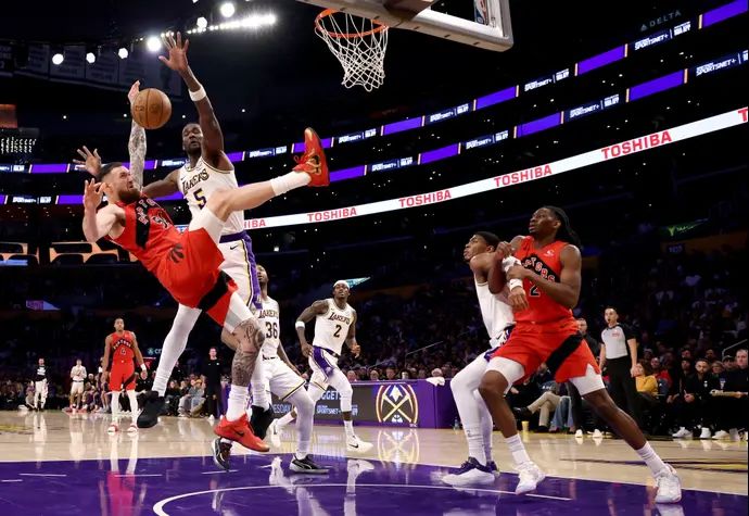 דיאנדרה אייטון, ל.א. לייקרס