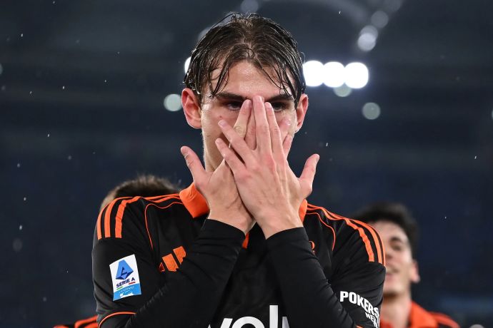 ניקו פאס, קשר קומו