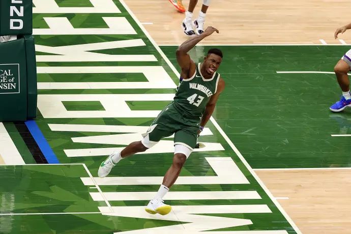 תנאסיס אנטטוקומפו, מילווקי באקס חוגג