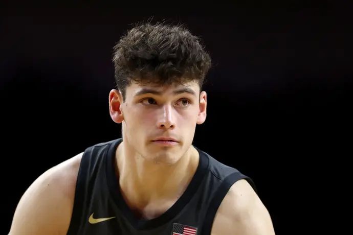 שחקן מכללת פרדו עומר מאייר