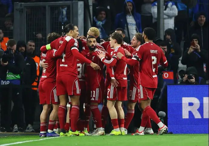 שחקני ליברפול חוגגים