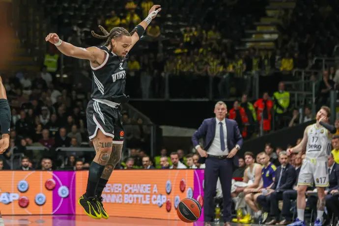 קארסן אדוארדס שחקן בולוניה