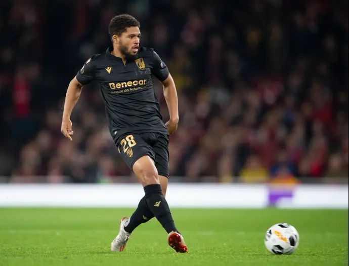 דניס-ויל פוהה במדי ויטוריה גימראייש, אוקטובר 2019