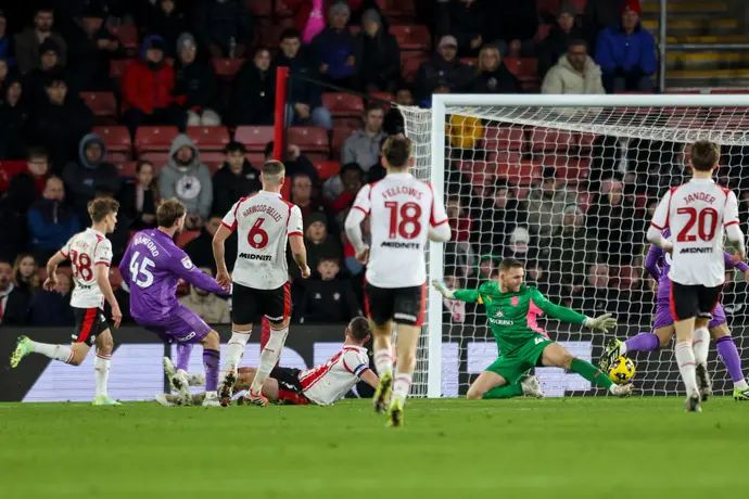 דניאל פרץ בשער של סאות'המפטון