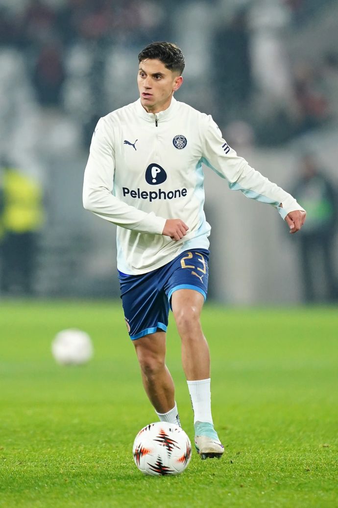 בן לדרמן שחקן מכבי תל אביב בחימום