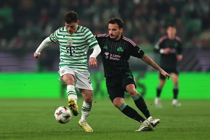 גבי קניקובסקי שחקן פרנצווארוש לפני פדרו צ'יריבייה שחקן פנאתינייקוס