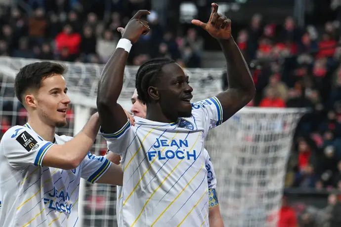 ז'אן-ויקטור מאקנגו שחקן לוריין חוגג שער