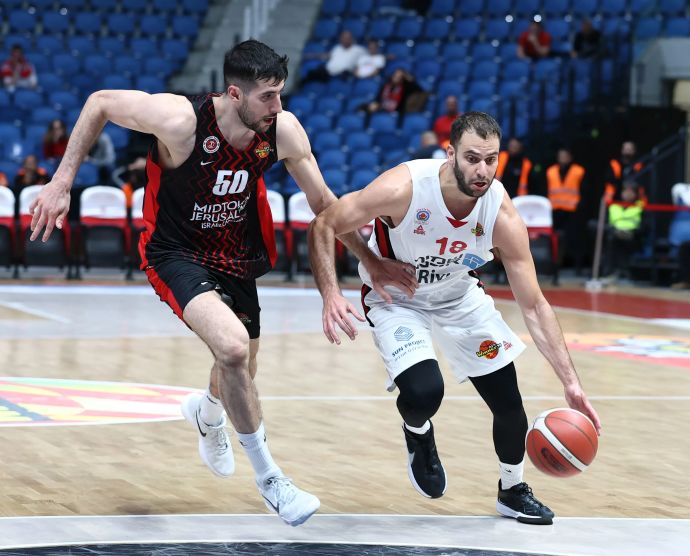 שחקן הפועל גליל עליון, רז אדם מול שחקן הפועל ירושלים יובל זוסמן