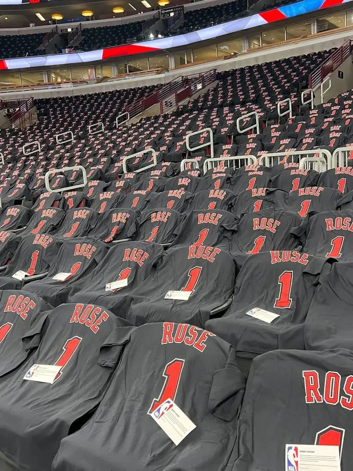 לקראת טקס הפרישה של דרק רוז