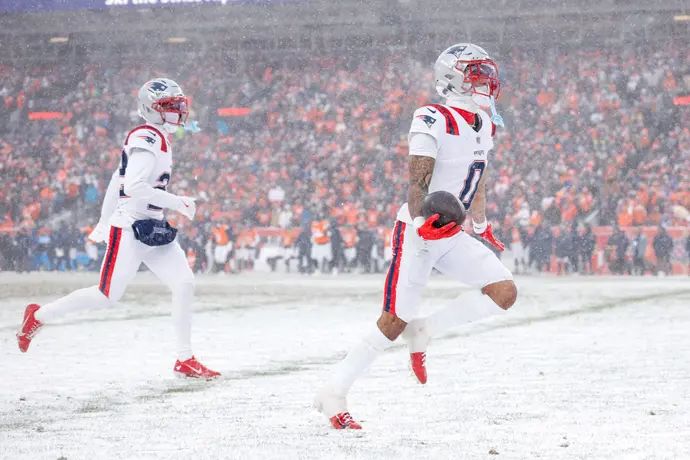 שחקני ניו אינגלנד פטריוטס חוגגים את ההעפלה לסופרבול