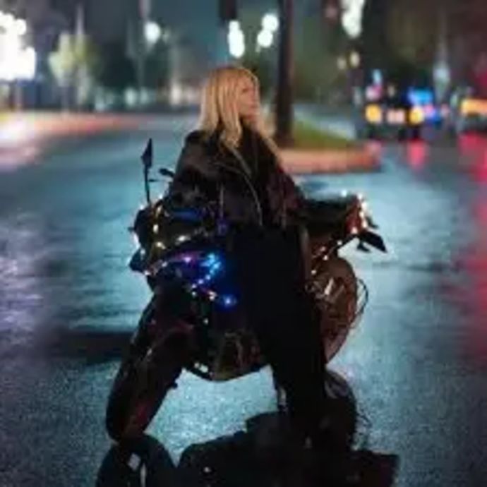 דיאנה בהאדר, אוכבת אופנועים איראנית שנרצחה בידי כוחות הדיכוי של המשטר באיראן