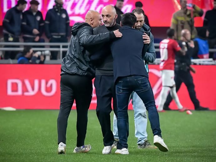 ז'ארקו לאזטיץ' מאמן מכבי תל אביב עם אליניב ברדה מאמן הפועל תל אביב