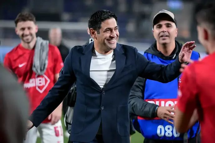 אליניב ברדה מאמן הפועל תל אביב חוגג