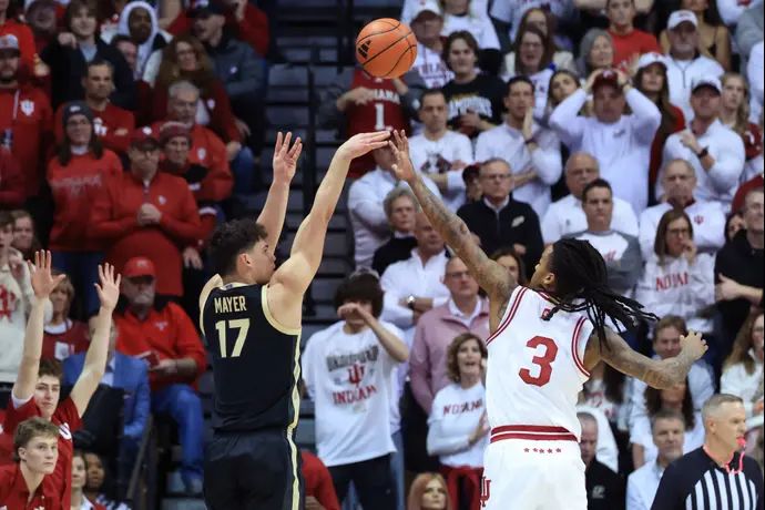 שחקן מכללת פרדו עומר מאייר