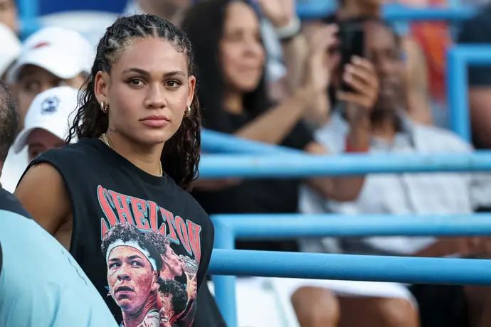 טריניטי רודמן במשחק של בן שלטון