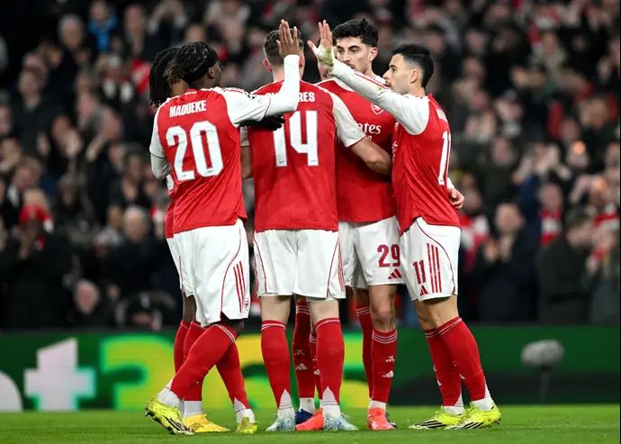 שחקני ארסנל חוגגים