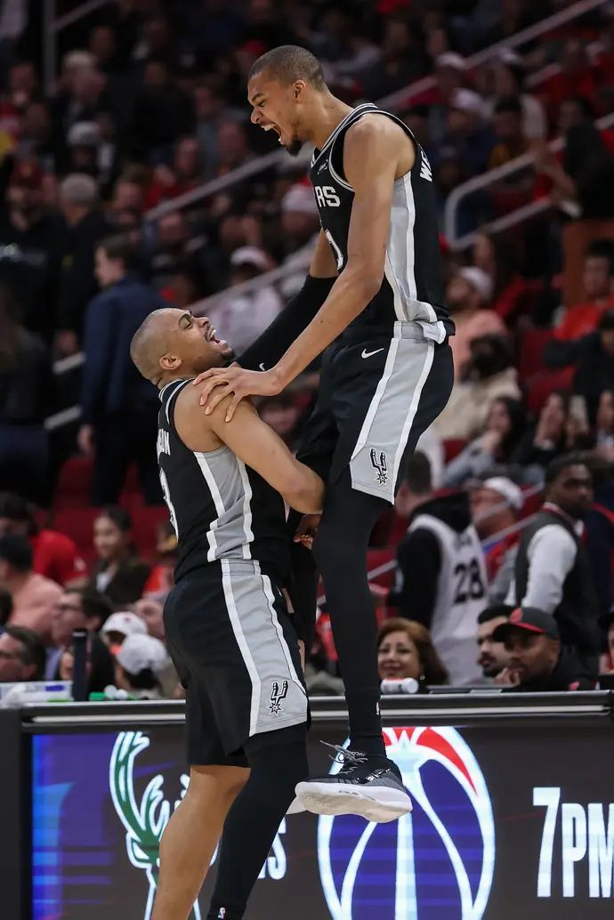 ויקטור וומבניאמה, סן אנטוניו ספרס