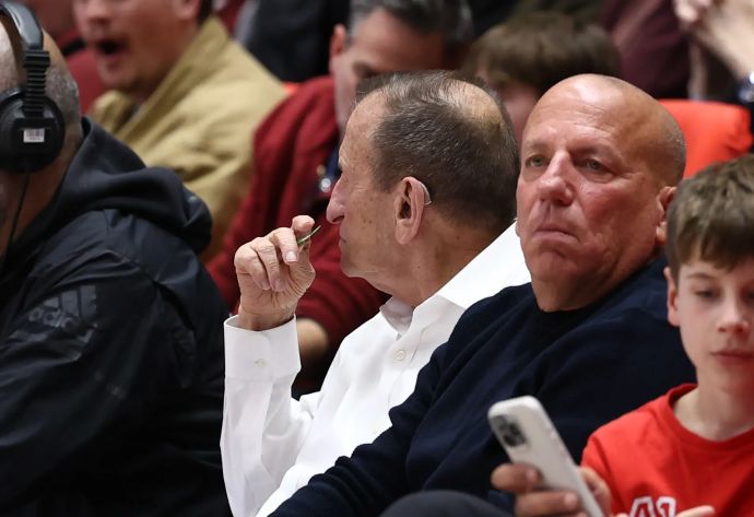 רון חולדאי ראש עיריית תל אביב במשחק של הפועל תל אביב כדורסל