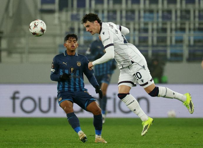 נדיר זורטאה שחקן בולוניה לפני קרווין אנדרדה שחקן מכבי תל אביב