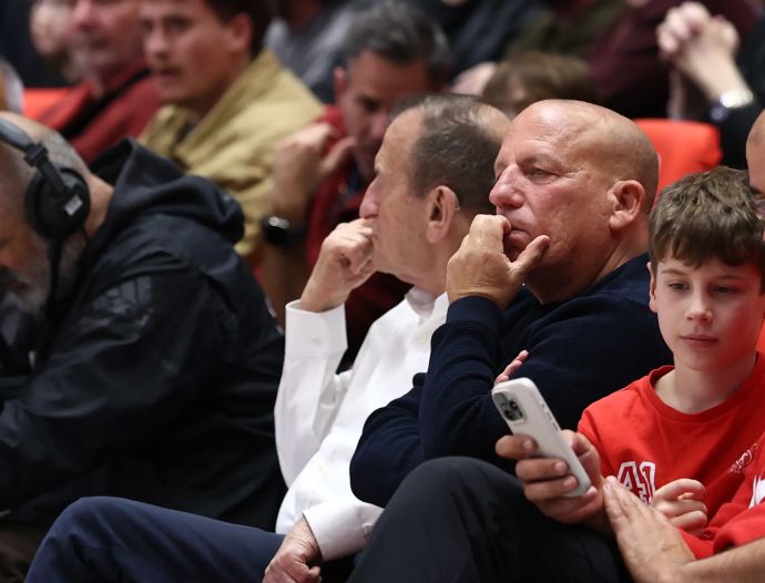 רון חולדאי ראש עיריית תל אביב במשחק של הפועל תל אביב כדורסל