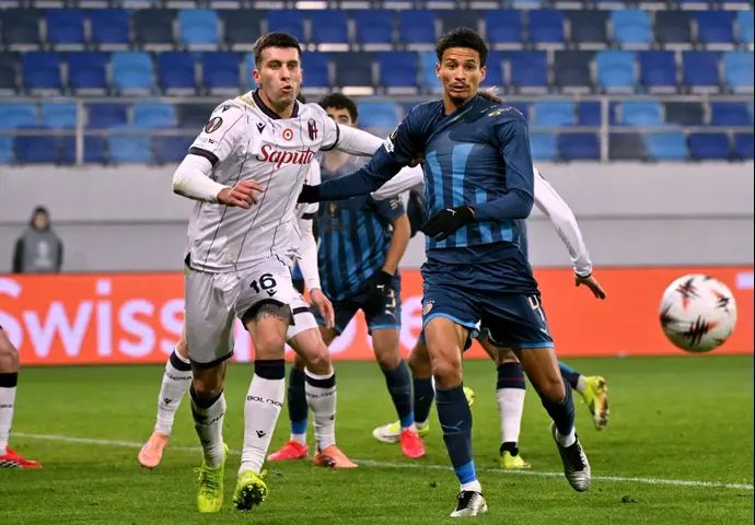 הייטור שחקן מכבי תל אביב מול ניקולו קזאלה שחקן בולוניה