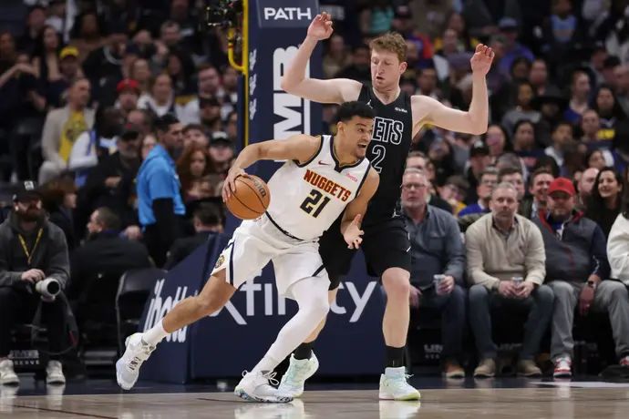 שחקן ברוקלין נטס, דני וולף, מול שחקן דנבר נאגטס, ספנסר ג'ונס