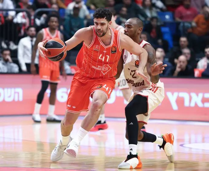 שחקן הפועל תל אביב תומר גינת