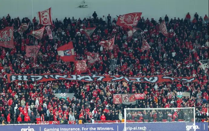 אוהדי הפועל תל אביב מחכים לדרבי