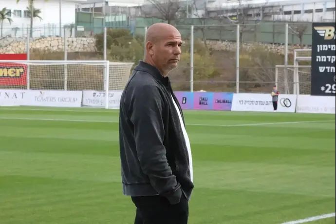 מאמן בני יהודה, אלי לוי