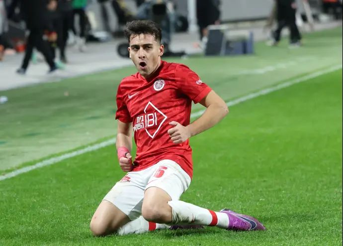 לויזוס לויזו שחקן הפועל תל אביב חוגג שער