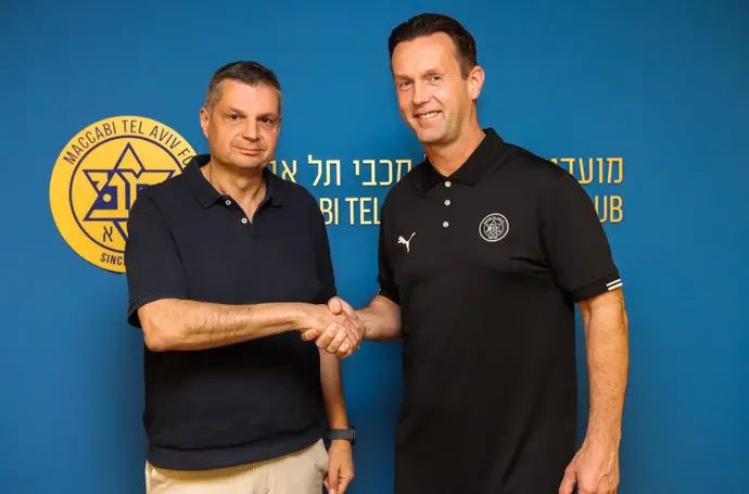 רוני דיילה, מאמן מכבי תל אביב עם ג'ק אנגלידיס מנכ