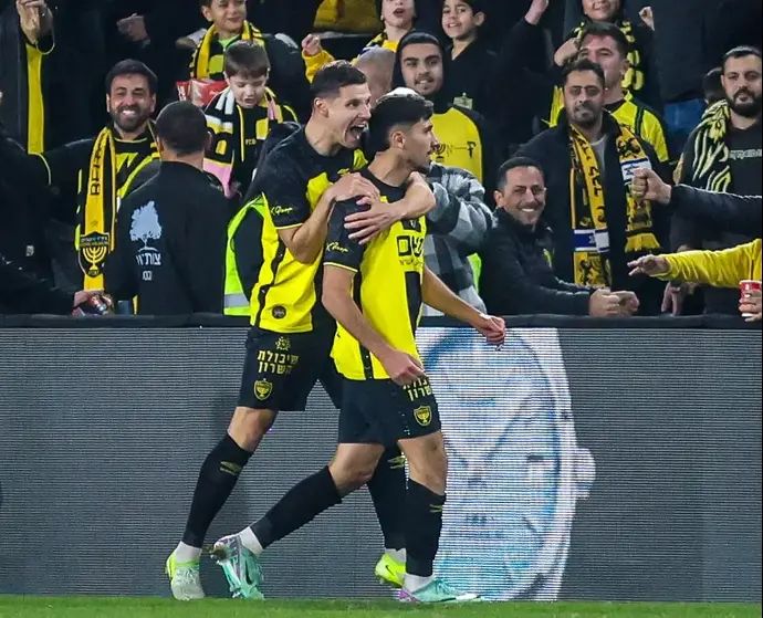 ירדן כהן, שחקן בית"ר ירושלים חוגג