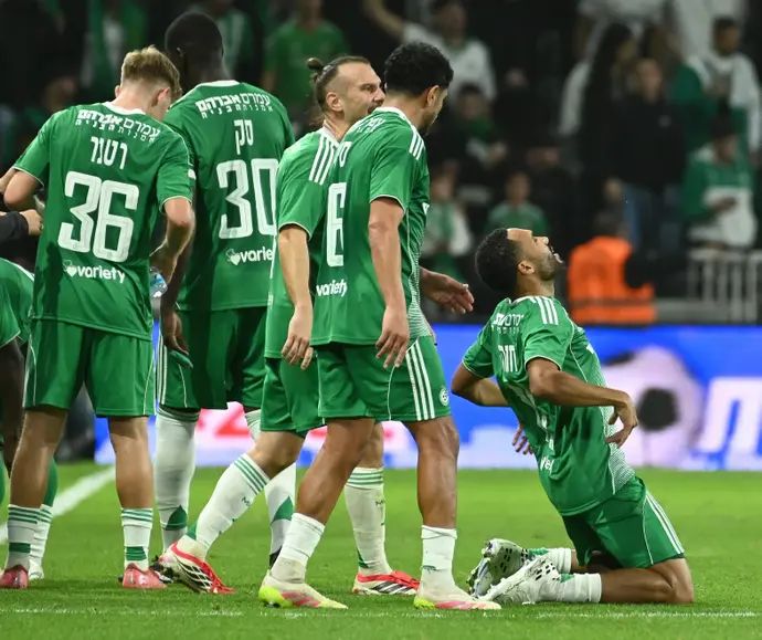 קנג'י גורה שחקן מכבי חיפה חוגג שער