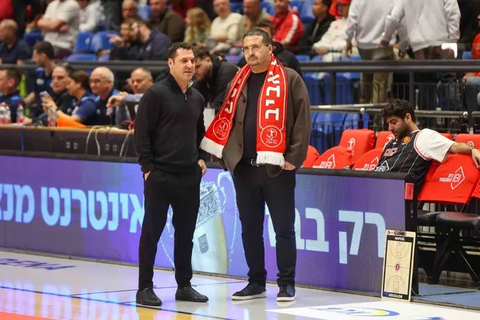 עופר ינאי בעלים הפועל תל אביב עם יונתן אלון מאמן הפועל ירושלים