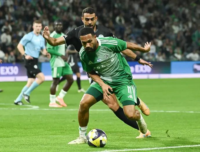 קנג'י גורה שחקן מכבי חיפה לפני והיב חביבאללה שחקן עירוני טבריה