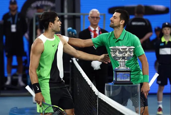 נובאק ג'וקוביץ' מול קרלוס אלקראס לפני גמר אליפות אוסטרליה 2026