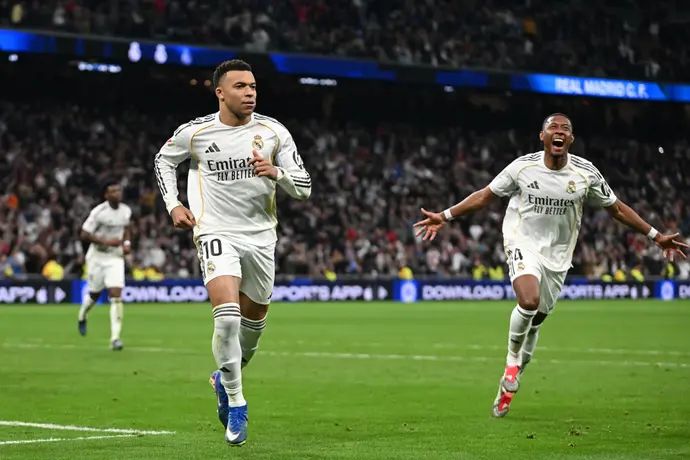 קיליאן אמבפה כבש שער לזכות ריאל מדריד, דויד אלאבה חוגג מאחוריו