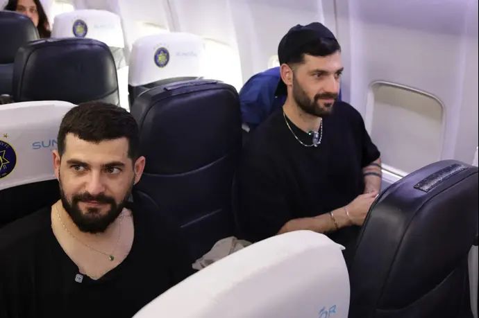 שורדי השבי, גלי ברמן (ימין), זיו ברמן, טסו עם מכבי תל אביב למשחק נגד בולוניה