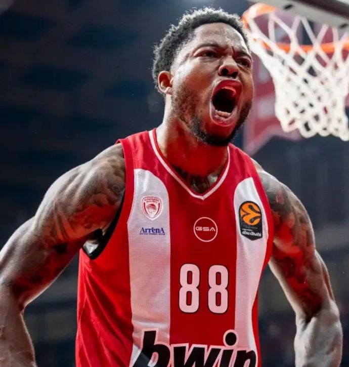 טייריק ג'ונס שחקן אולימפיאקוס