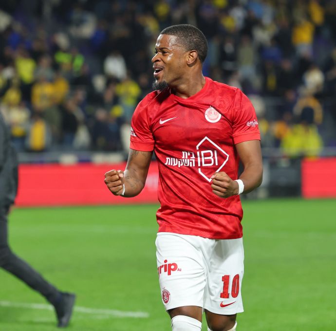 שאנדה סילבה שחקן הפועל תל אביב חוגג