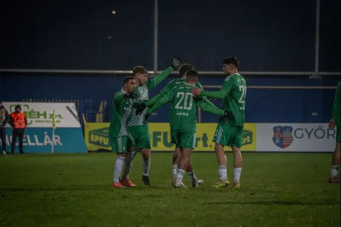 שחקני מכבי חיפה חוגגים נגד ברצלונה