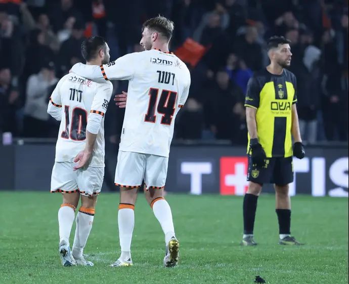 אדר רטנר עם שגיא דרור שחקני בני יהודה