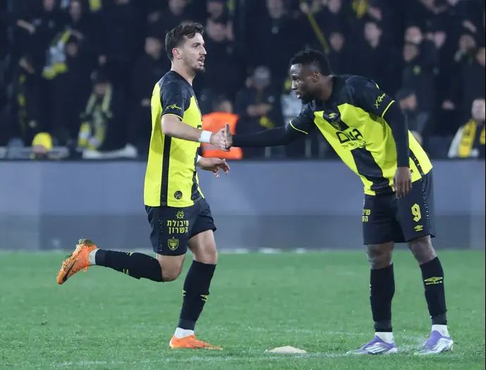 ג'ונבוסקו קאלו עם ירדן שועה שחקני בית