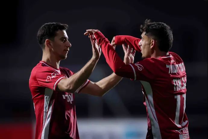 אמיר גנאח חוגג עם דן ביטון, הפועל באר שבע