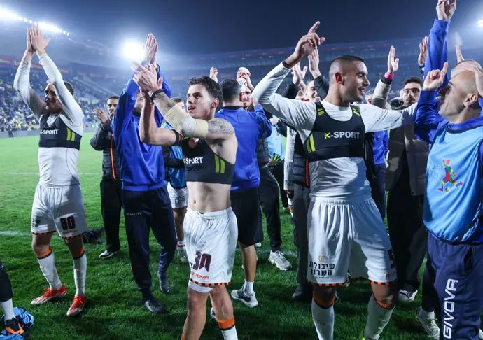 מתן לוי, יובל פיבן שחקני בני יהודה חוגגים