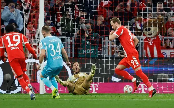 הארי קיין שחקן באיירן מינכן חוגג שער