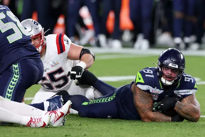 דרייק מיי שחקן ניו אינגלד פטריוטרס מול ביירון מרפי שחקן סיאטל סיהוקס