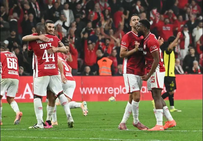 שחקני הפועל באר שבע חוגגים